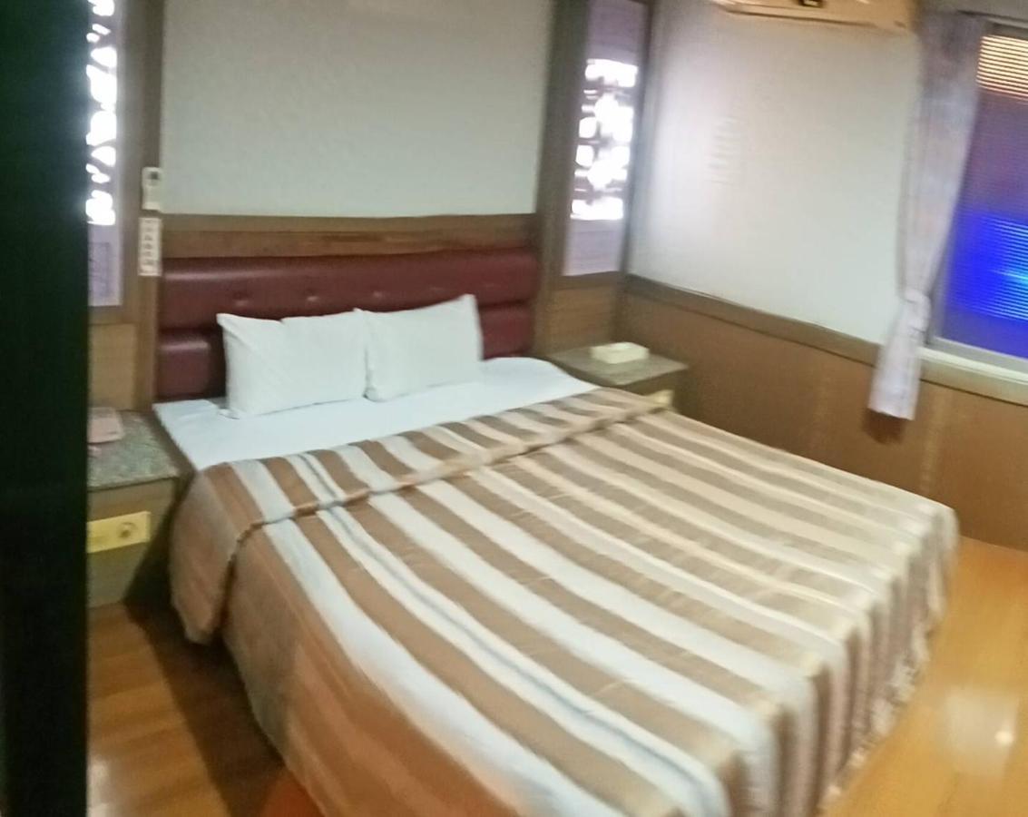 Love Boat Motel 潮州鎮 エクステリア 写真